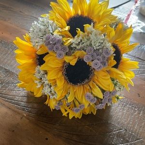 Sunflower bouquet w/ purple & ivory baby’s breath
